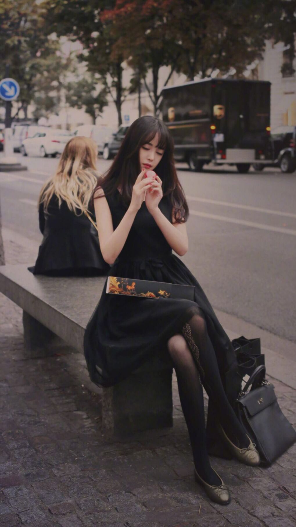 全球杯篮球比赛中球员的留念照片走红网络，篮球杯冠军