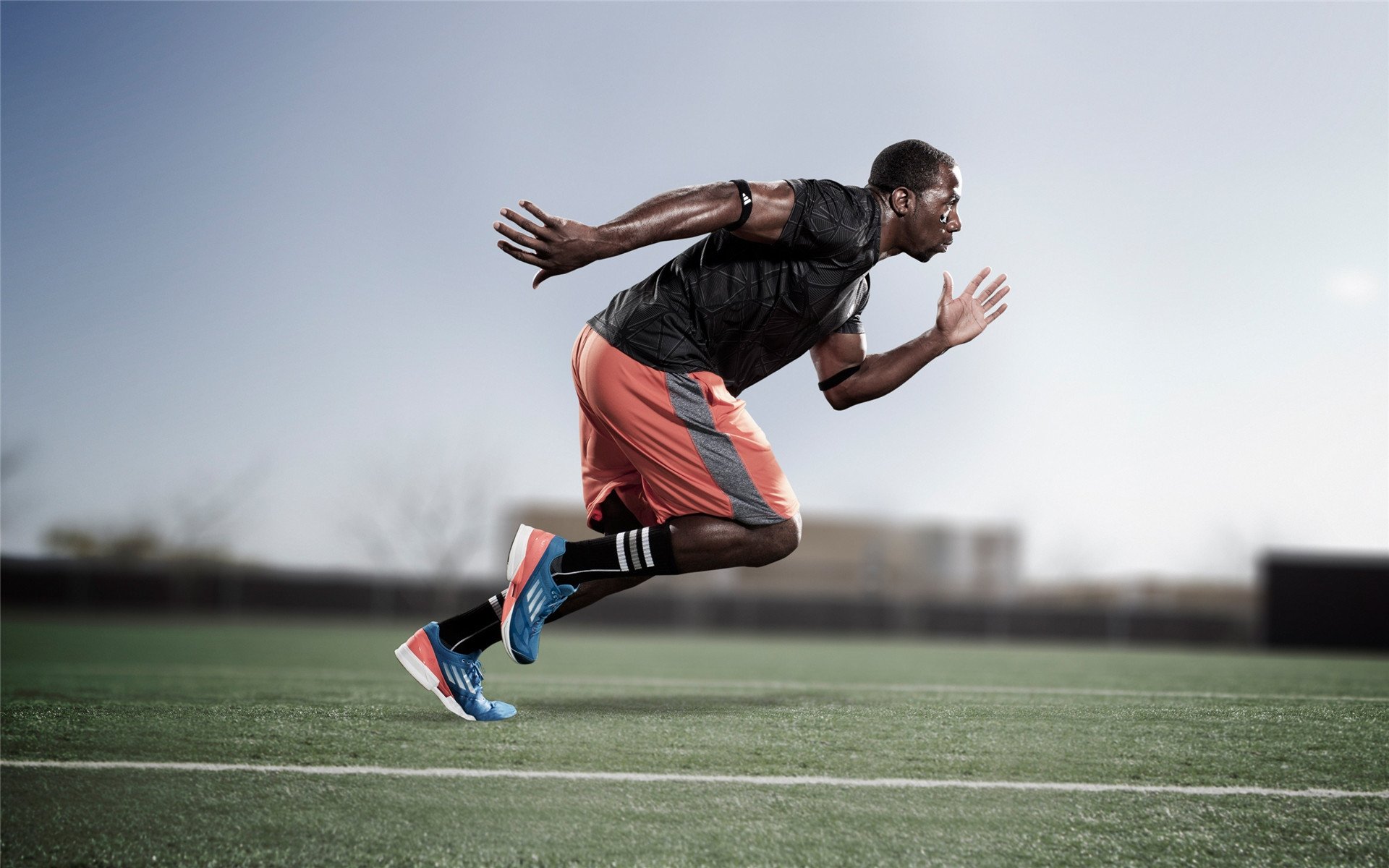 防守型中场撑起拦截屏障,防守型中场是后腰么